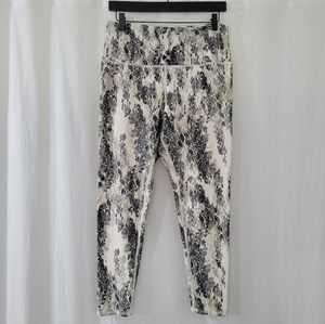 Evolution & Creation Tan/Black Snake Skin Patterned Capri Leggings Size XL
